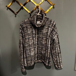 COLUMBIA black and white sweater